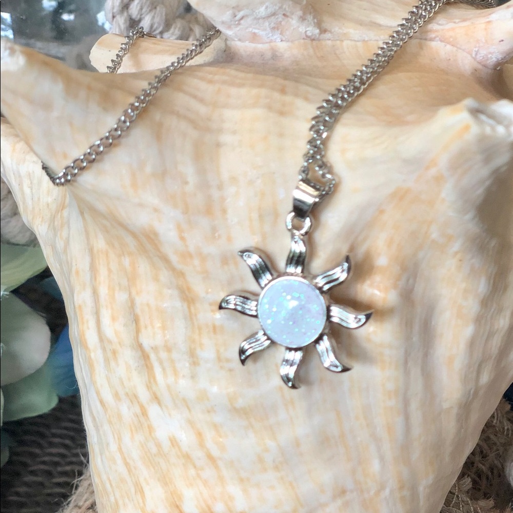 🌼2/$20🌼 Firestone Opal Pendant and Chain